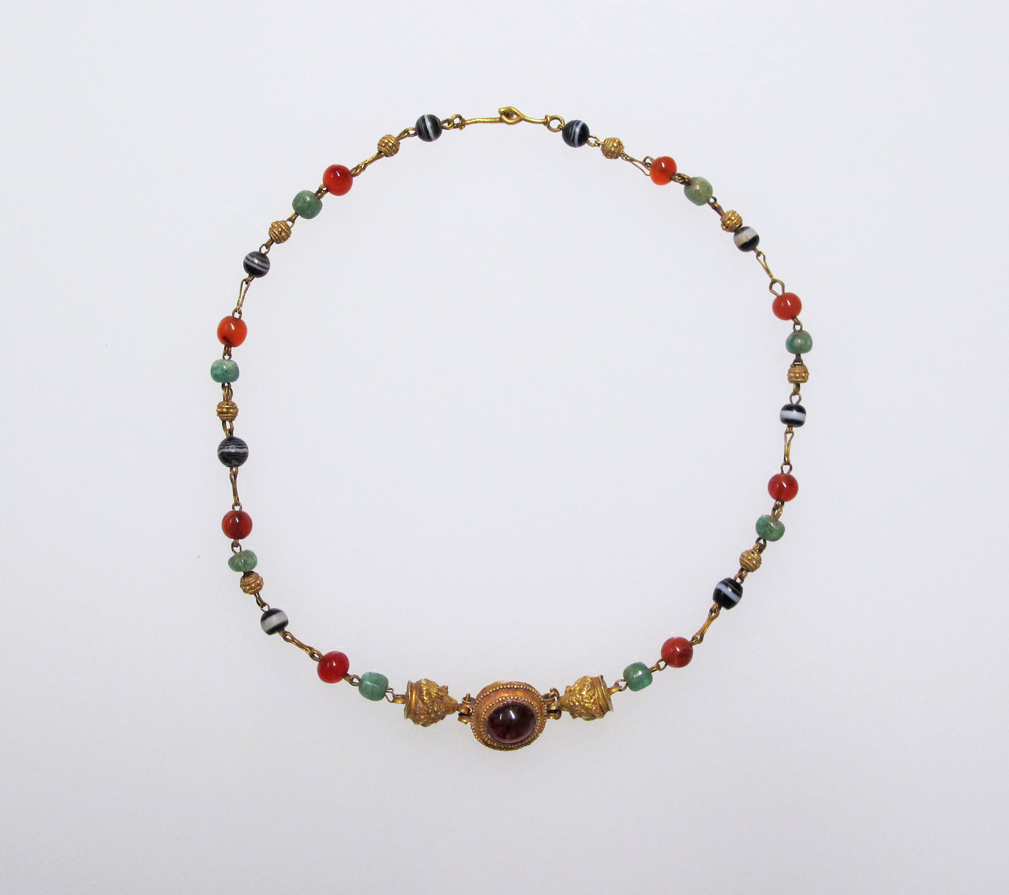 Bulgari, la maison romaine qui a réinventé la couleur en joaillerie