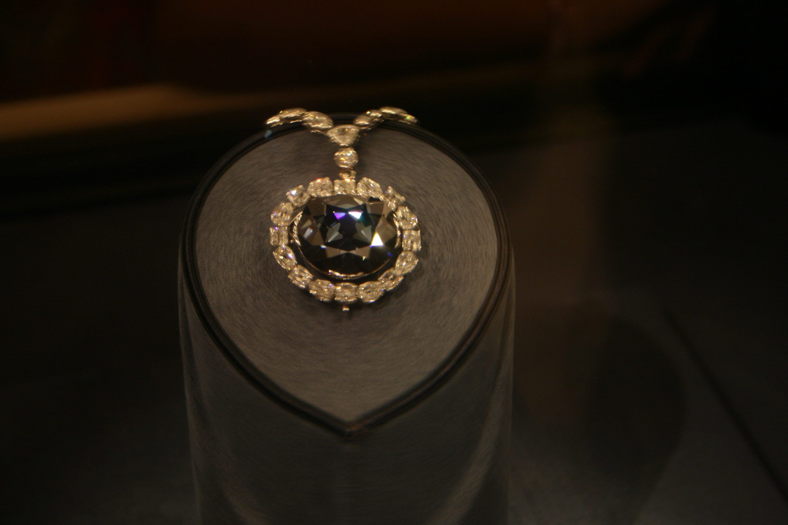 Le diamant Hope, la pierre bleue et sa légende